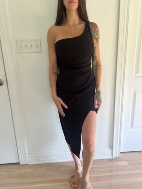 Honey and Rosie One-Shoulder Black Asymmetric Slit Dress